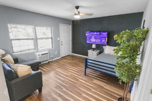 7813 Detroit St in Houston, TX - Building Photo
