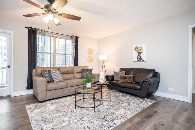 300 Peachtree Rd NE