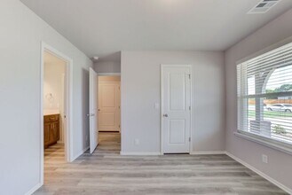 2005 W Charlotte Pl in Broken Arrow, OK - Building Photo - Building Photo