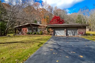 185 Catering Rd in Wolcott, CT - Building Photo