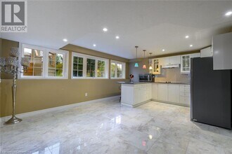 264 Diiorio Cir in Hamilton, ON - Building Photo - Building Photo