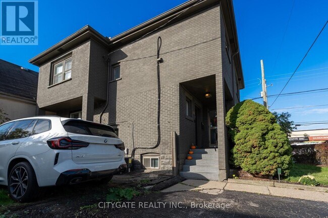 209 Homewood Ave in Hamilton, ON - Building Photo - Building Photo