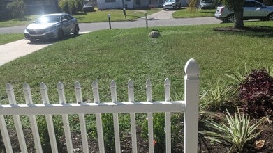 2042 Harley Ave in Sarasota, FL - Foto de edificio - Building Photo