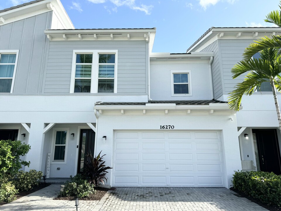 16270 Oakview Dr in Loxahatchee, FL - Foto de edificio