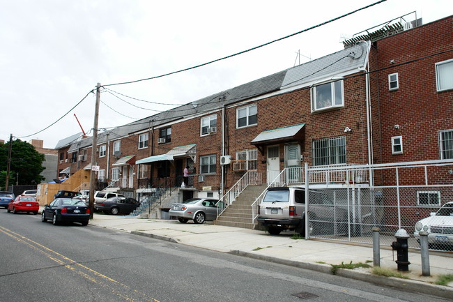 3221-3235 Leavitt St in Flushing, NY - Building Photo - Building Photo