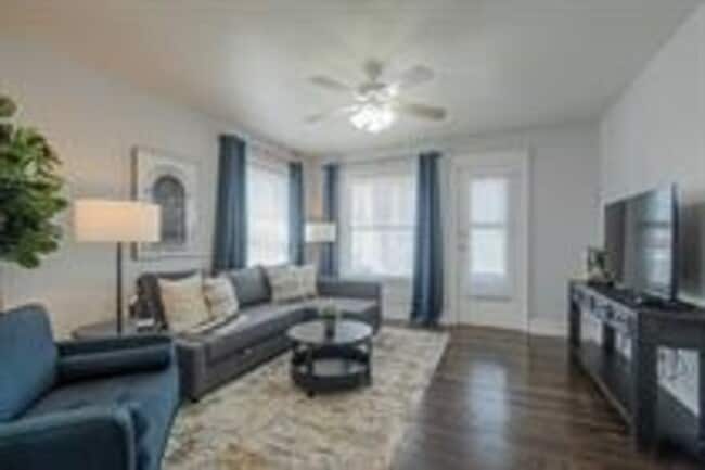 3835 Central St in Kansas City, MO - Building Photo - Building Photo