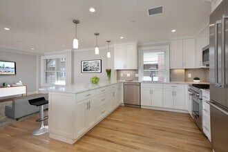 36 Longwood Ave in Brookline, MA - Foto de edificio - Building Photo