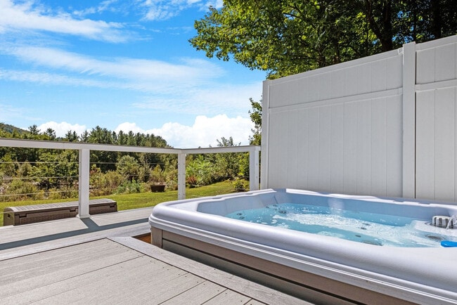 16 Depot St in Woodstock, NH - Building Photo - Building Photo