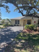 1869 Highland Rd in Osprey, FL - Building Photo