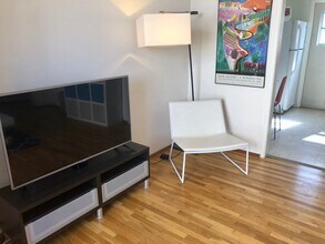 2312 3rd St, Unit A in Santa Monica, CA - Building Photo - Building Photo