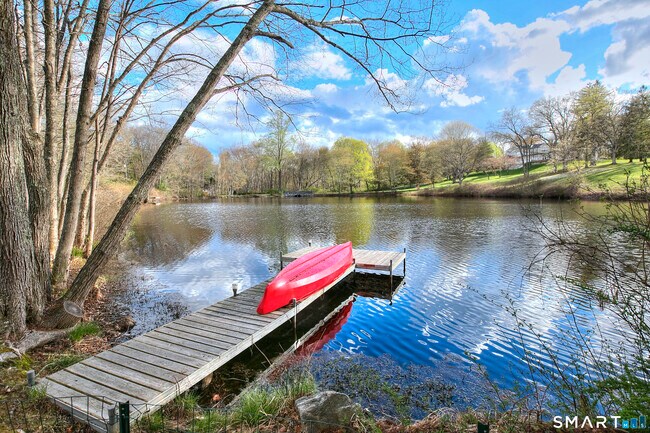 37 Beaver Brk Rd in Weston, CT - Building Photo - Building Photo