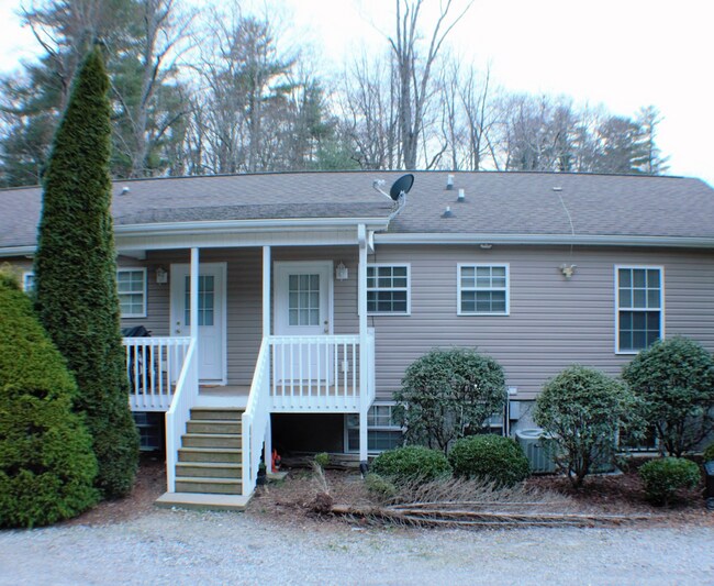 1416 Highland Ave-Unit -Unit A in Hendersonville, NC - Building Photo - Building Photo