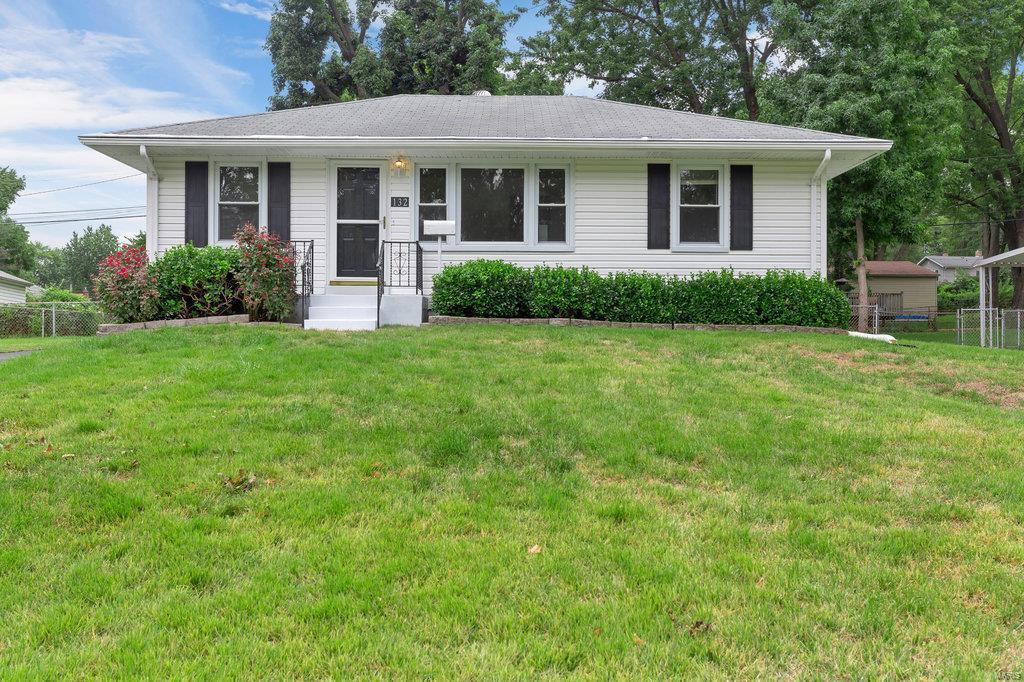 132 Elmdale Ct in Florissant, MO - Building Photo
