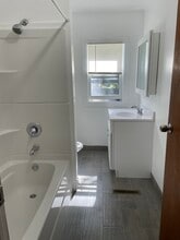 25 Thompson St, Unit 2 in Red Hook, NY - Building Photo - Building Photo