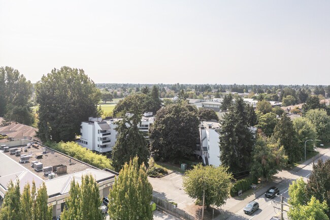 8760 Blundell Rd in Richmond, BC - Building Photo - Building Photo