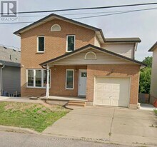 21 Ball Ave E in St Catharines, ON - Building Photo