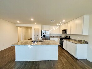 6563 W Camino Pizarro in Tucson, AZ - Building Photo - Building Photo