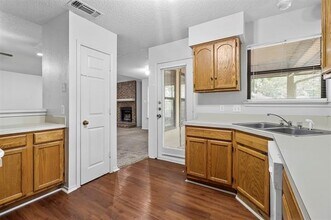 616 Lake Crest Pkwy in Azle, TX - Building Photo - Building Photo