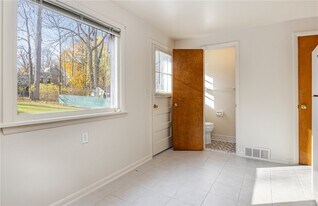 16 Summit St in Fairport, NY - Building Photo