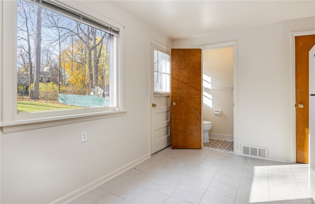 16 Summit St in Fairport, NY - Building Photo