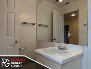 914 W Dakin St, Unit 405 in Chicago, IL - Building Photo - Building Photo