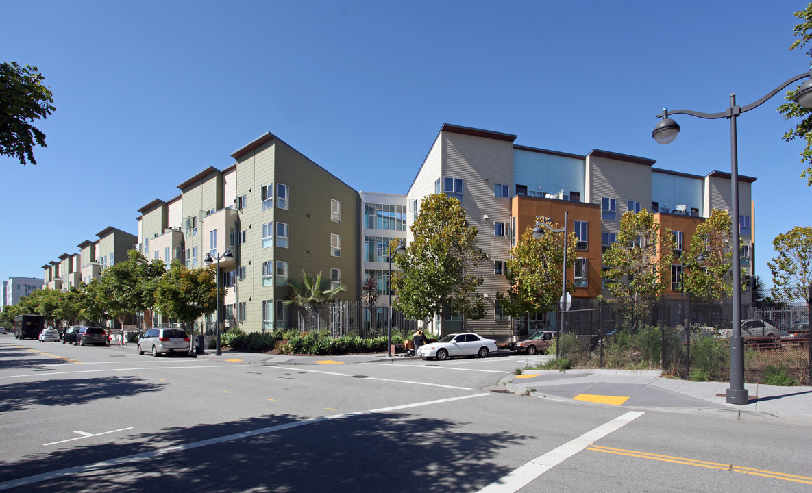 Crescent Cove Apartments in San Francisco, CA - Building Photo