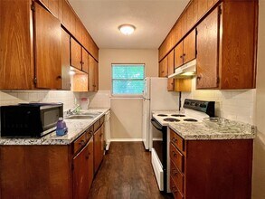 1107 N Locust St, Unit 4 in Denton, TX - Building Photo - Building Photo