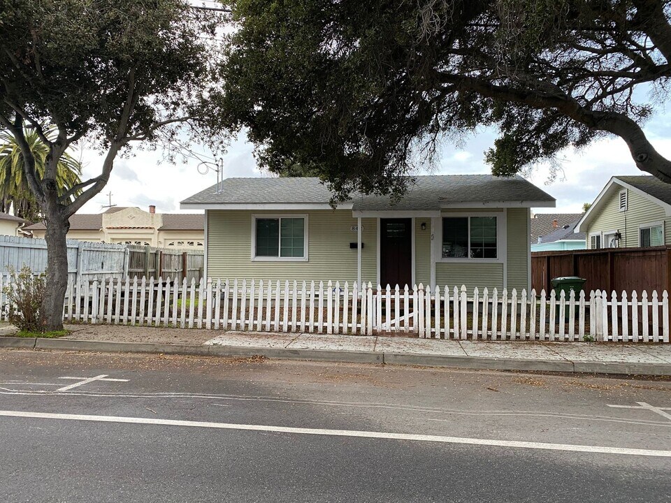 842 Sloat Ave in Monterey, CA - Building Photo