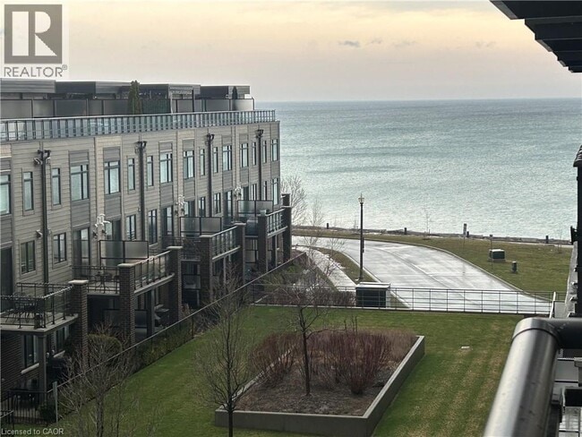 40 Esplanade Ln in Grimsby, ON - Building Photo - Building Photo