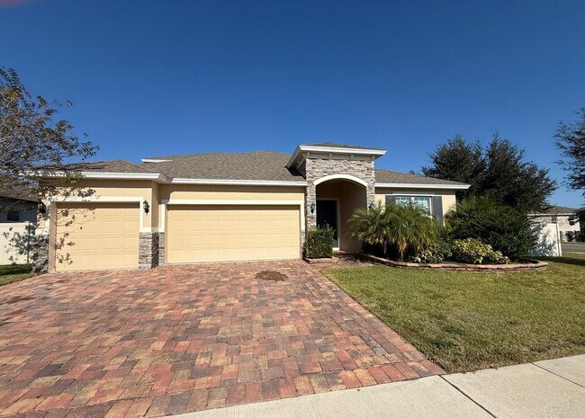 201 Messina Pl in Howey In The Hills, FL - Building Photo - Building Photo