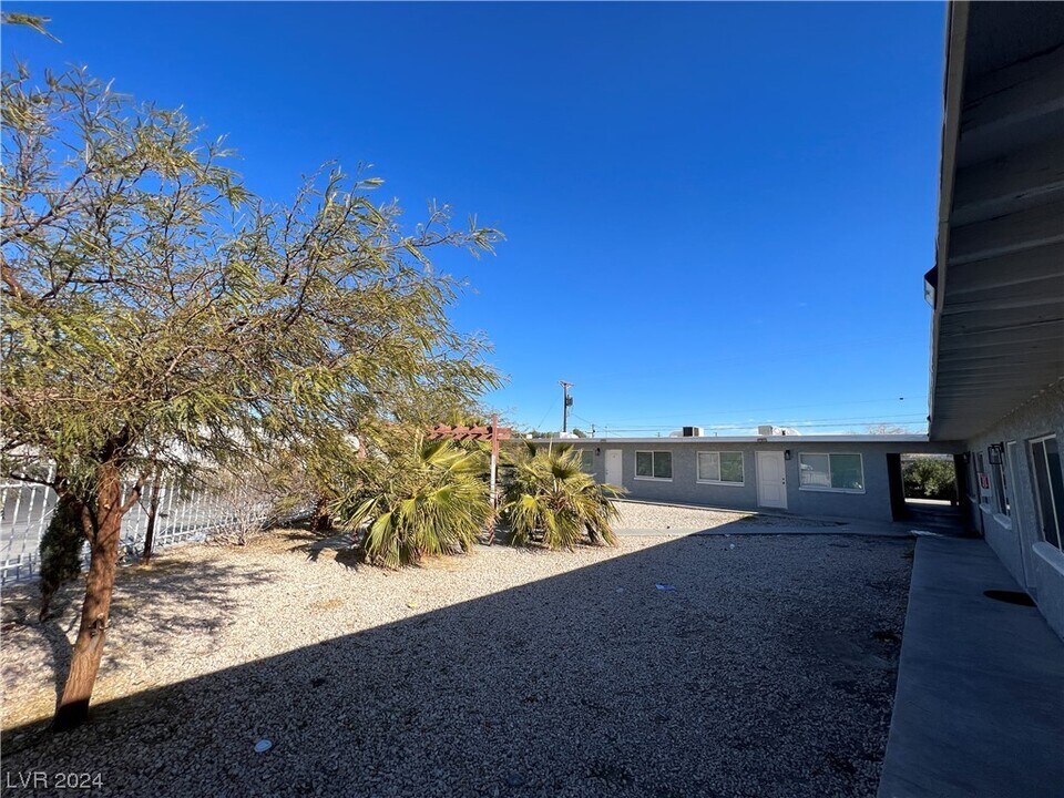 2524 N McCarran St, Unit 8 in North Las Vegas, NV - Building Photo