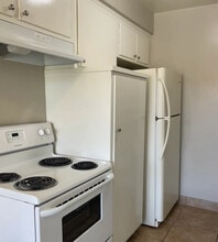 Green Oaks Apartments, LLC. in Whittier, CA - Foto de edificio - Building Photo