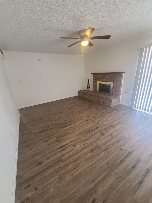 7601 Roberts St NE in Albuquerque, NM - Foto de edificio - Building Photo