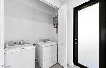 11641 McKenna Ave in Bonita Springs, FL - Foto de edificio - Building Photo