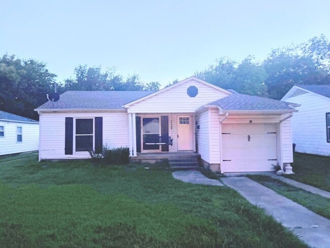 property at 1112 N Lockhart St