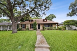 9819 Edgecove Dr in Dallas, TX - Building Photo