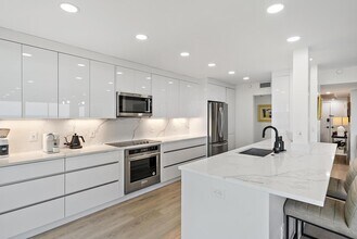 3390 S Ocean Blvd in Palm Beach, FL - Building Photo - Building Photo