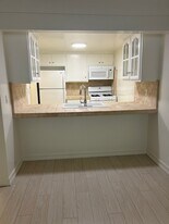 The Malibuan in Malibu, CA - Building Photo