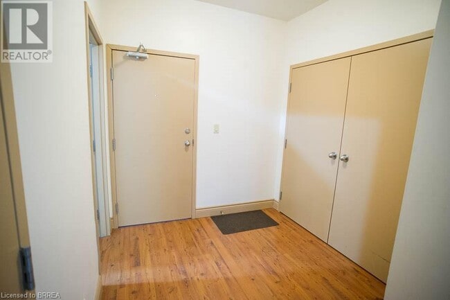 150 Colborne St W in Brantford, ON - Building Photo - Building Photo
