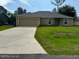 515 Holmes Ave NW in Palm Bay, FL - Building Photo