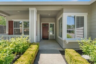 300 Homewood Ct in Cloverdale, CA - Building Photo - Building Photo