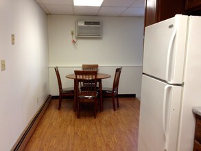 3951 Brown Ave-Unit -108 in Manchester, NH - Building Photo - Building Photo