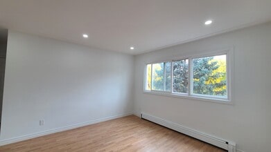 207 Moore St in Cambridge, ON - Building Photo - Building Photo