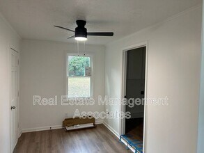 216 Hillandale Dr in Griffin, GA - Building Photo - Building Photo