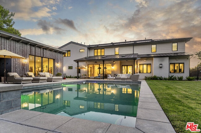 24277 Dry Canyon Cold Creek Rd in Calabasas, CA - Building Photo - Building Photo