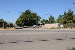 15415 S Airport Way in Manteca, CA - Building Photo