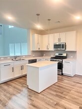 521 Green Meadows Dr in West Columbia, TX - Building Photo - Building Photo