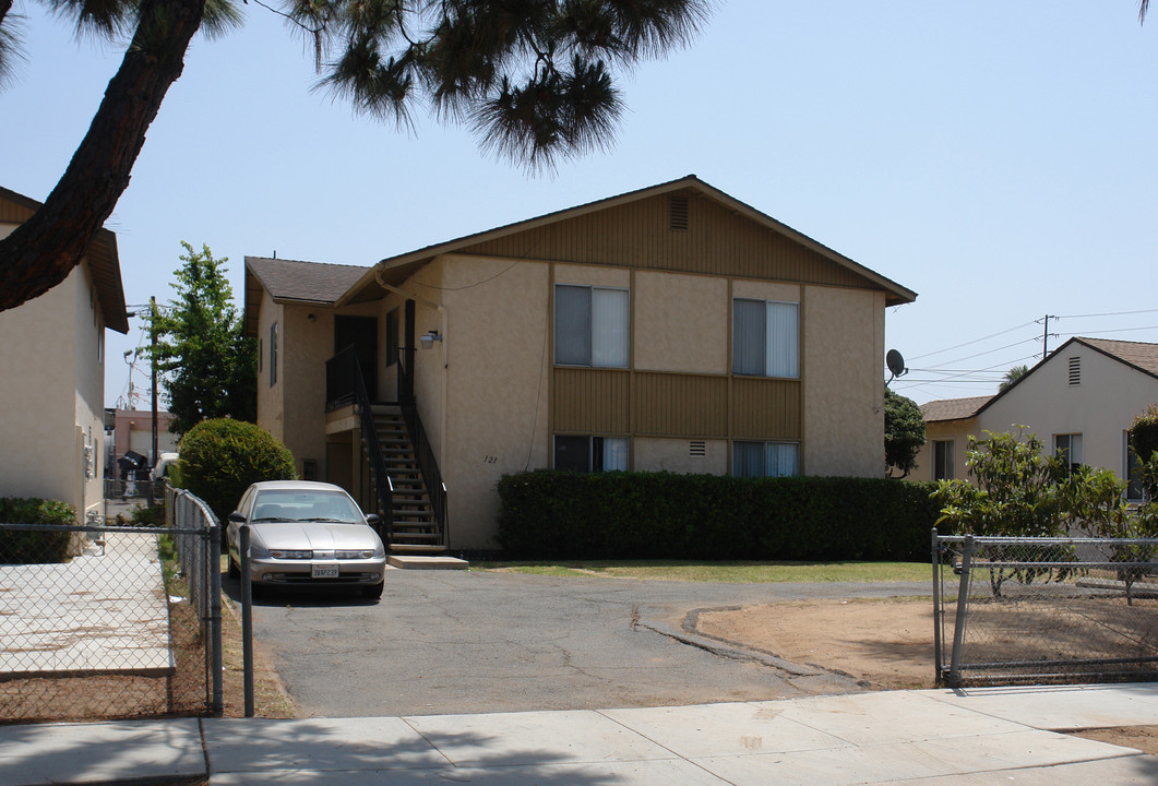 121 Madison Ave in Chula Vista, CA - Building Photo