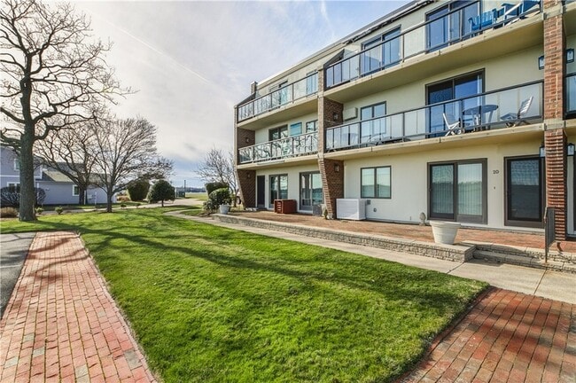 20 America in Newport, RI - Foto de edificio - Building Photo