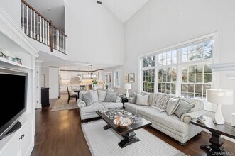 47 Bathing Bch Rd in Southampton, NY - Building Photo - Building Photo